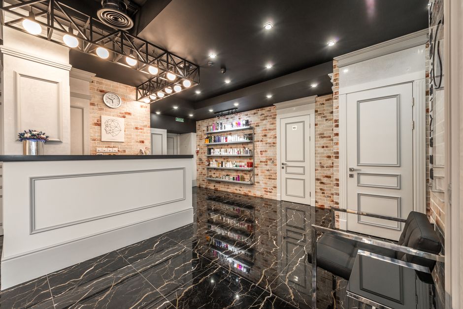 Interiorul elegant al salonului Cabelo